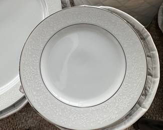 International silver company set
Was $100
Monday night price $25
Photo 1/3