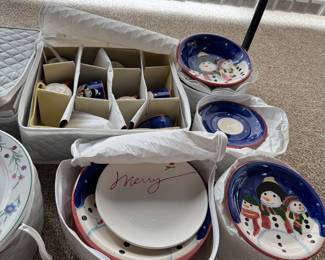 Christmas plates and bowls set
Monday Price $8