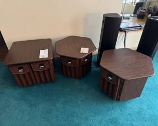 Vintage side table & 2 end tables.
Monday price asking $50 for all 3.