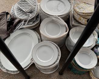 International silver company set
Was $100
Monday night price $25
Photo 2/3