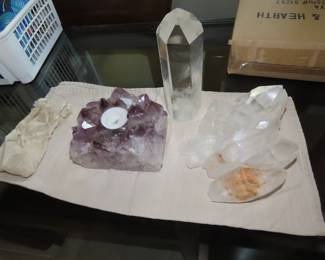 Crystals and amethyst .