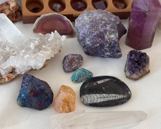 Geodes, crystals and fossils