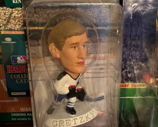 Headliners Collectors Catalog Wayne Gretzky Figurine