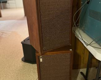 The Fisher Model XP-7 Vintage Floor Speakers (Working Condition)