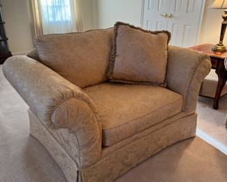 Haverty's 1 Seat Loveseat (60"W x 40"D x 32" Back Height)