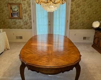 Bernhardt Hibriten Dining Table (64"L x 43"W x 29"H with 2 Leaves 18"L each)