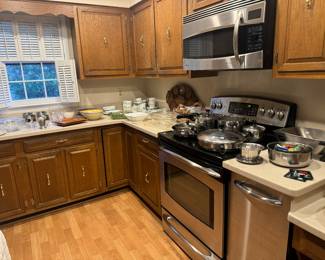 Collection of Kitchen Pots, Pans & Dishes