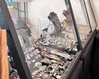 !•!ATTENTION!•! This home is equipped with a monitored alarm system and surveillance equipment. Any and all (if present) higher end items, jewelry and precious metals have been removed and will be brought in on the morning of sale.. thank you!