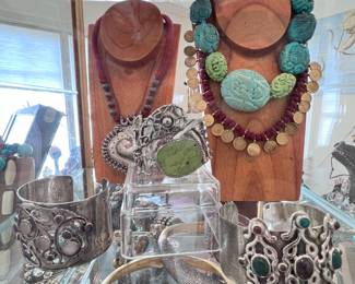 !•!ATTENTION!•! This home is equipped with a monitored alarm system and surveillance equipment. Any and all (if present) higher end items, jewelry and precious metals have been removed and will be brought in on the morning of sale.. thank you!