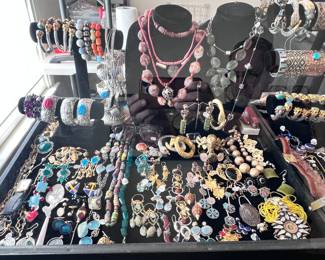 !•!ATTENTION!•! This home is equipped with a monitored alarm system and surveillance equipment. Any and all (if present) higher end items, jewelry and precious metals have been removed and will be brought in on the morning of sale.. thank you!