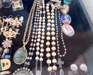 !•!ATTENTION!•! This home is equipped with a monitored alarm system and surveillance equipment. Any and all (if present) higher end items, jewelry and precious metals have been removed and will be brought in on the morning of sale.. thank you!