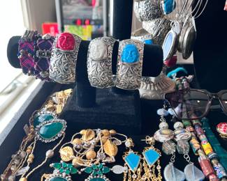 !•!ATTENTION!•! This home is equipped with a monitored alarm system and surveillance equipment. Any and all (if present) higher end items, jewelry and precious metals have been removed and will be brought in on the morning of sale.. thank you!