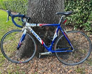 Trek Madone Bontrager OCLV Carbon 120: $750