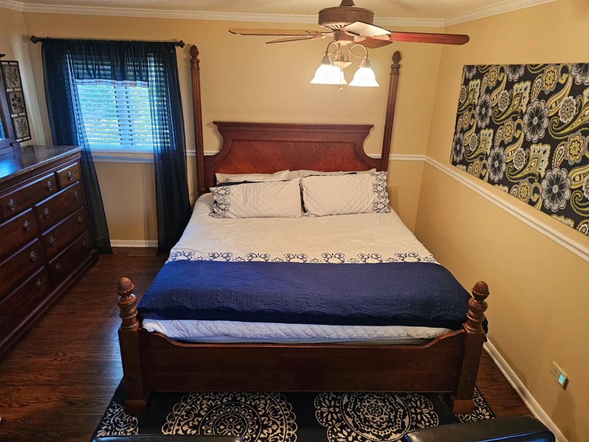 King Size Bed which is part of 3 piece bedroom set