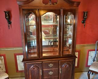 Very nice display hutch with glass shelves