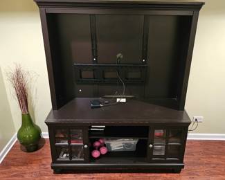 Entertainment center