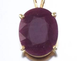 Ladies Corundum Ruby and Gold Pendant 