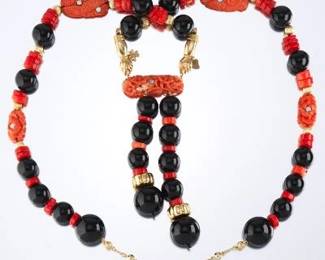 Ladies Coral and Onyx Necklace 