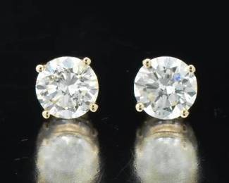 A Pair of 2.01 Carat Diamond Stud Earrings 