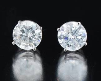 A Pair of 3.01 Carat Diamond Stud Earrings 