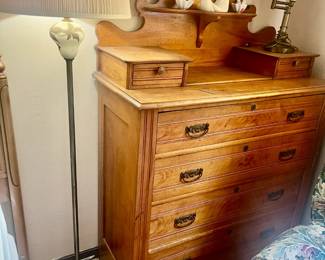 4-drawer oak dresser 