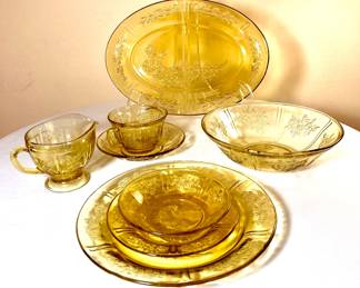 Sharon Cabbage Rose by Federal Glass Co., 24 pieces.