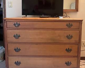Maple chest of drawers