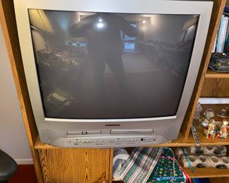 Older Model tv -works with dvd and vhs tapes