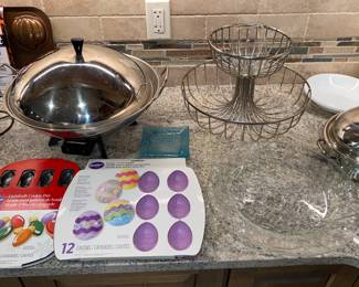 Wok, wire fruit holder and more