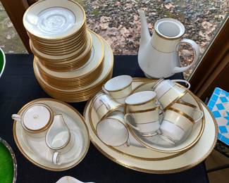 Noritake china set - Astoria