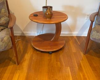 MOBILE TEAK CANTILEVERED SIDE TABLE W/CASTERS