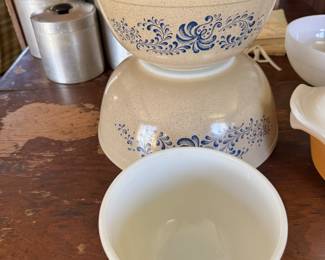 Pyrex Nesting Bowls