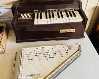 Magnus Electric Chord Organ