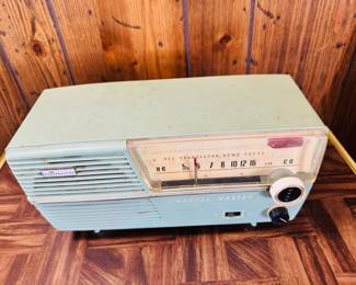 Six Transistor Channel Master, Battery Radio