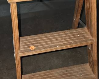WOODEN STEP LADDER