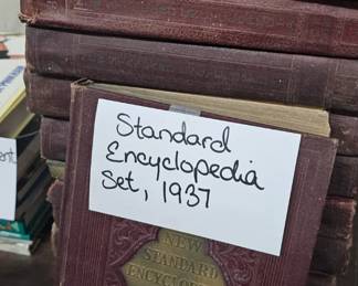 VINTAGE STANDARD ENCYCLOPEDIA BOOK SET