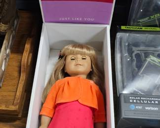 AMERICAN GIRL DOLL