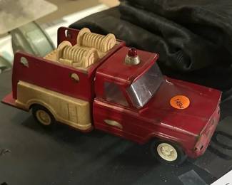 VINTAGE FIRE TRUCK TOY TONKA