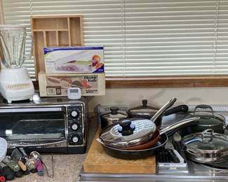 Starter Kitchen Blender, Toaster Oven, Pans