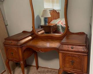 Lovely Vanity With Carved Attached Mirror