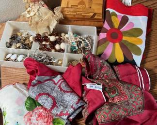 Womens Accessories And Keepsakes