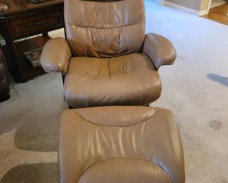 LANE LEATHER RECLINING CHAIR AND OTTOMAN $100