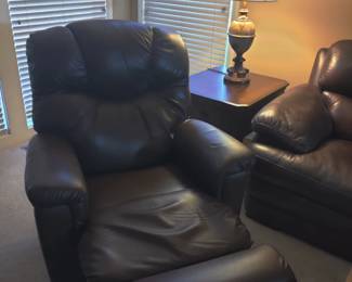 LA-Z-BOY SWIVEL ROCKER RECLINE LEATHER CHAIR $200