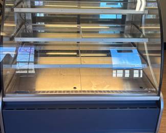 2 of 3 photos : Structural Concepts 
Bakery /Deli case 
Measurements: W 50 x D 43 x H 50
Quantity :1 