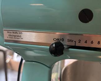 2 of 3 photos 
KitchenAid Artisan  qt. Stand Mixer