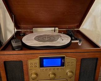  02 Encore Technology Record Player Radio 