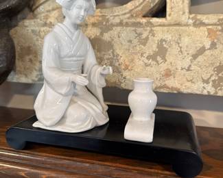 Porcelain Vintage Fitz and Floyd Kneeling Geisha