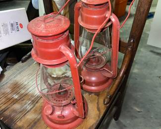 Pair of Red Lanterns