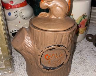 VTG McCoy Pottery Squirrel Cookie Jar 12in Tree Stump Log Canister