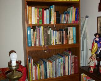 Bookcase with 2 doors ; Books.